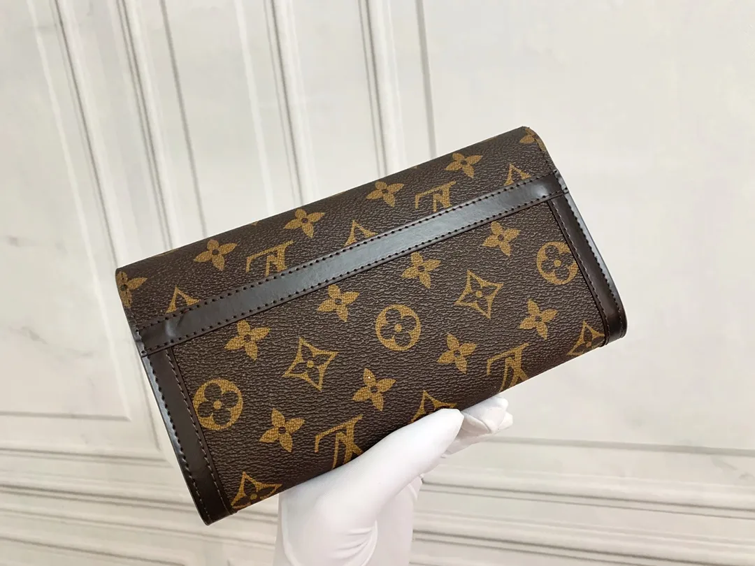 💰170 Premium Original💎 Venice Wallet Made of Damier Ebene canvas and decorated with the iconic S lock and rivets, it pays homage to Louis Vuitton's deep heritage as a luxury luggage manufacturer. Thanks to its spacious and functional interior, this model can also be used as an elegant clutch. Style number: 60535 Size: 21*11cm