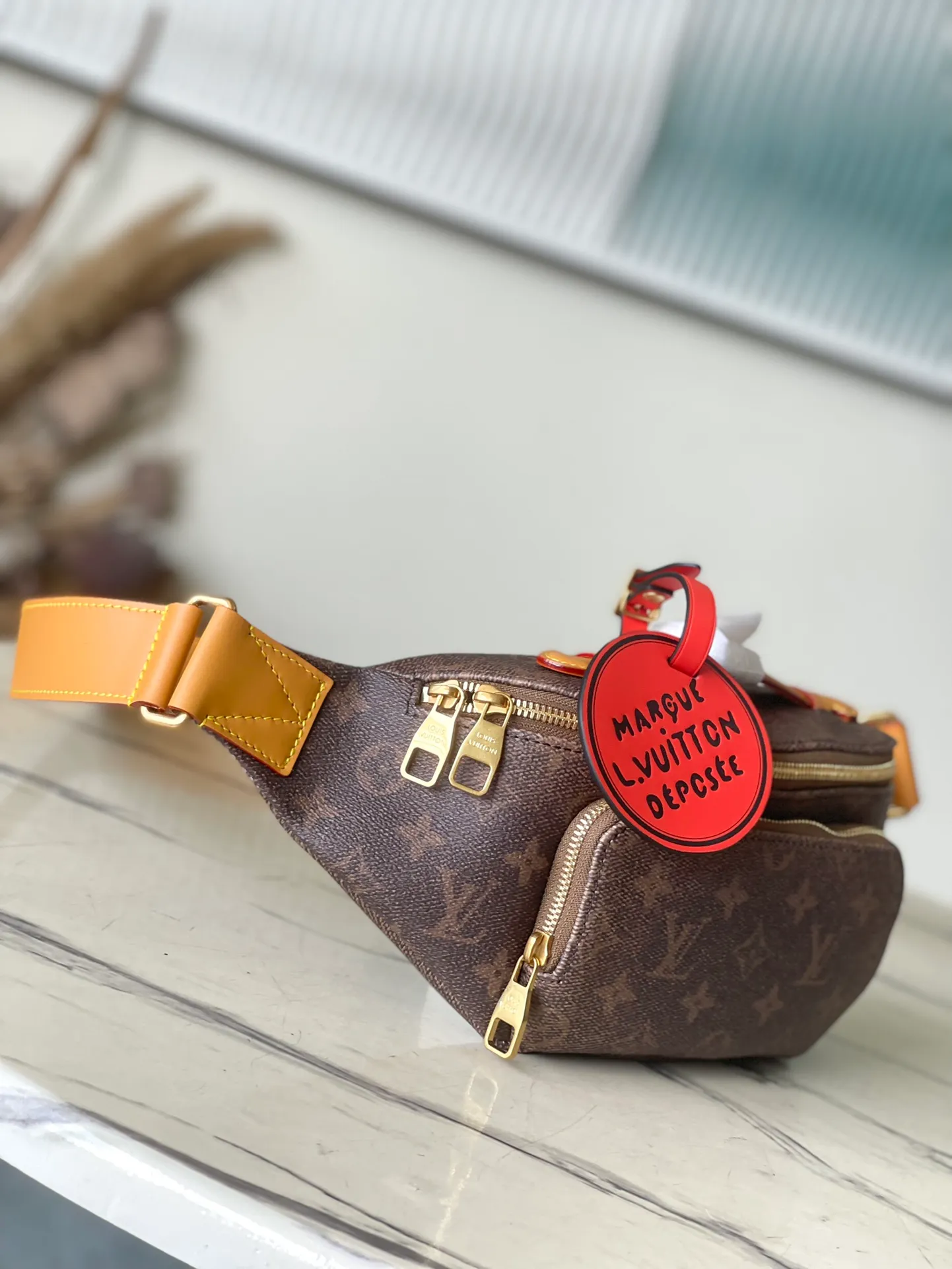 💰980 Top Original Order M11539 This Rush waist bag is made of Monogram Dust canvas to create a retro trompe l'oeil effect. It is equipped with double zippers for convenient access to the main compartment. The elegant decoration expresses the Marque L.Vuitton Deposee logo. Dimensions: 30 × 15 × 8 cm