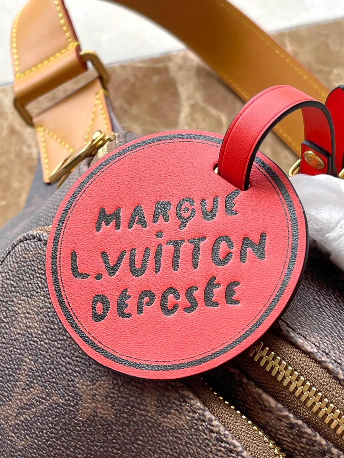 💰980 Top Original Order M11539 This Rush waist bag is made of Monogram Dust canvas to create a retro trompe l'oeil effect. It is equipped with double zippers for convenient access to the main compartment. The elegant decoration expresses the Marque L.Vuitton Deposee logo. Dimensions: 30 × 15 × 8 cm