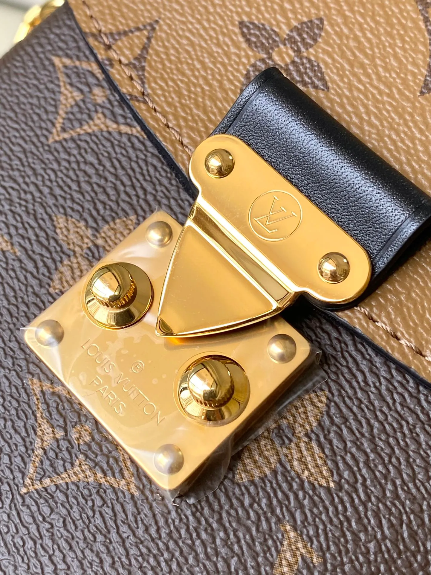💰900 (Steel Hardware) Top original order M82465 Support counter inspection. Photos taken of duty-free goods are consistent with the product without unpacking. This product is an exclusive duty-free product in the market and is the highest-end product. Inspection is supported. This product has passed strict inspection and is flawless. Please wear gloves when touching the product. This product is not returnable or exchangeable. Please confirm the product first and then remove the label on the handle. This product is temporarily not open to the public, only regular customers, and is in short supply. Dimensions: 12.5 x 17.6 x 6 cm