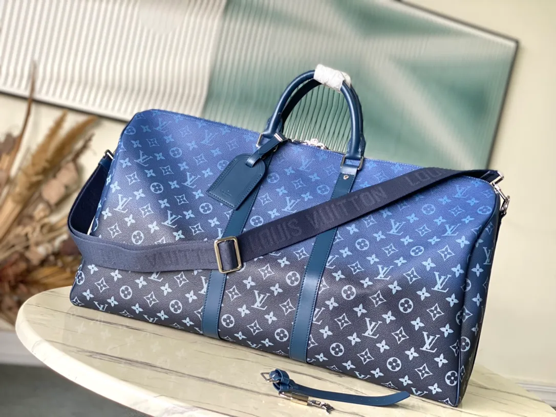 💰1340 Top original order M11558 black gradient blue Louis Vuitton LV 24FW Monogram new presbyopic bag Louis Vuitton LV 24FW New Monogram black presbyopic gradient blue presbyopic series Messenger messenger bag Montsouris satchel Keepall 55 travel bag multiple classic styles size: 55 X 27 X 20 cm
