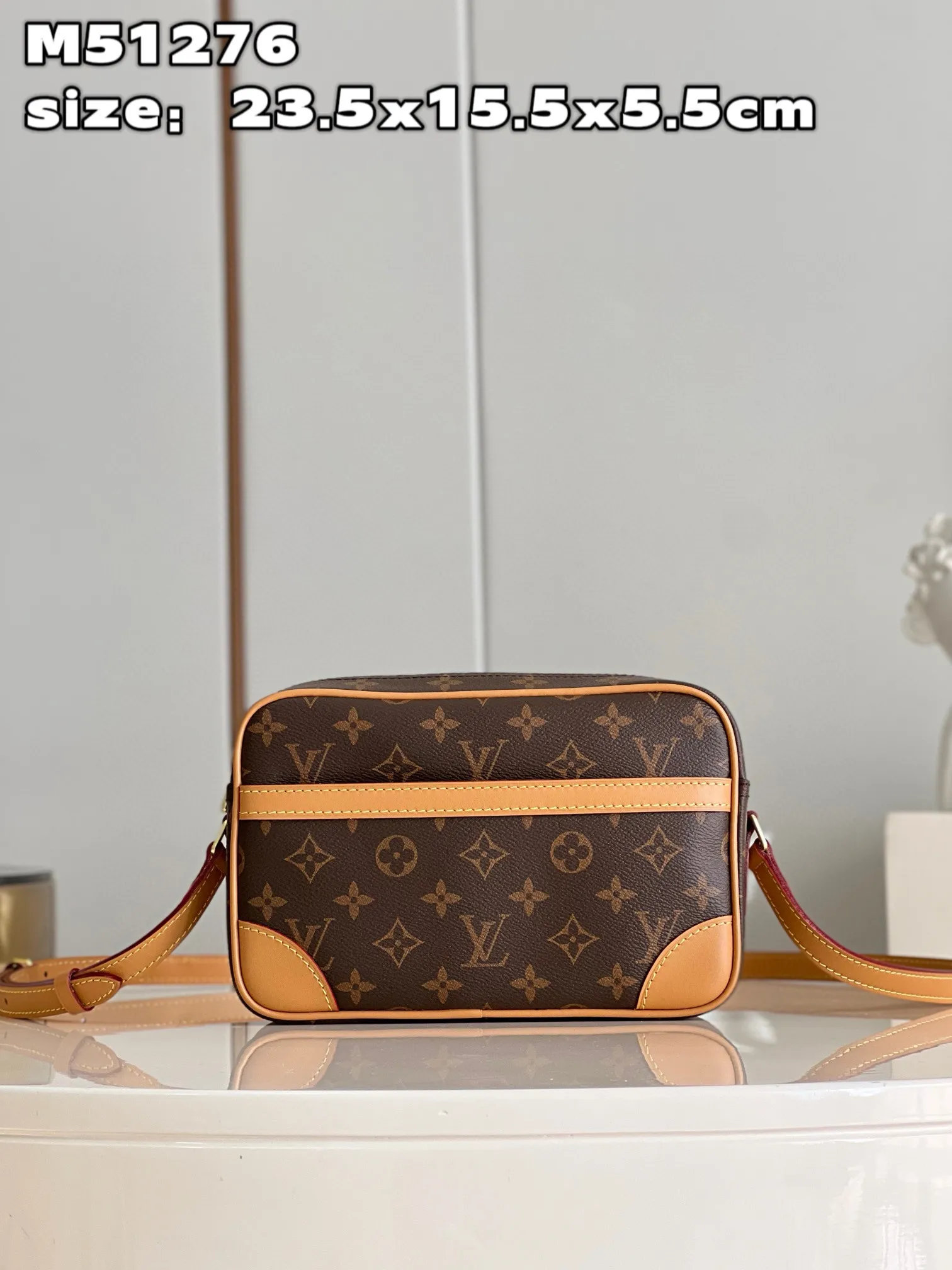 💰800 Top original order [Exclusive real shot M51276 Presbyopia] Small second-hand camera bag, crossbody bag, unisex, classic Monogram canvas with yellow leather trim, calm and elegant, one outside open pocket, zipper side pocket inside, adjustable shoulder strap to switch freely at any time, sufficient capacity for daily use! Size 23.5*15.5*5.5cm