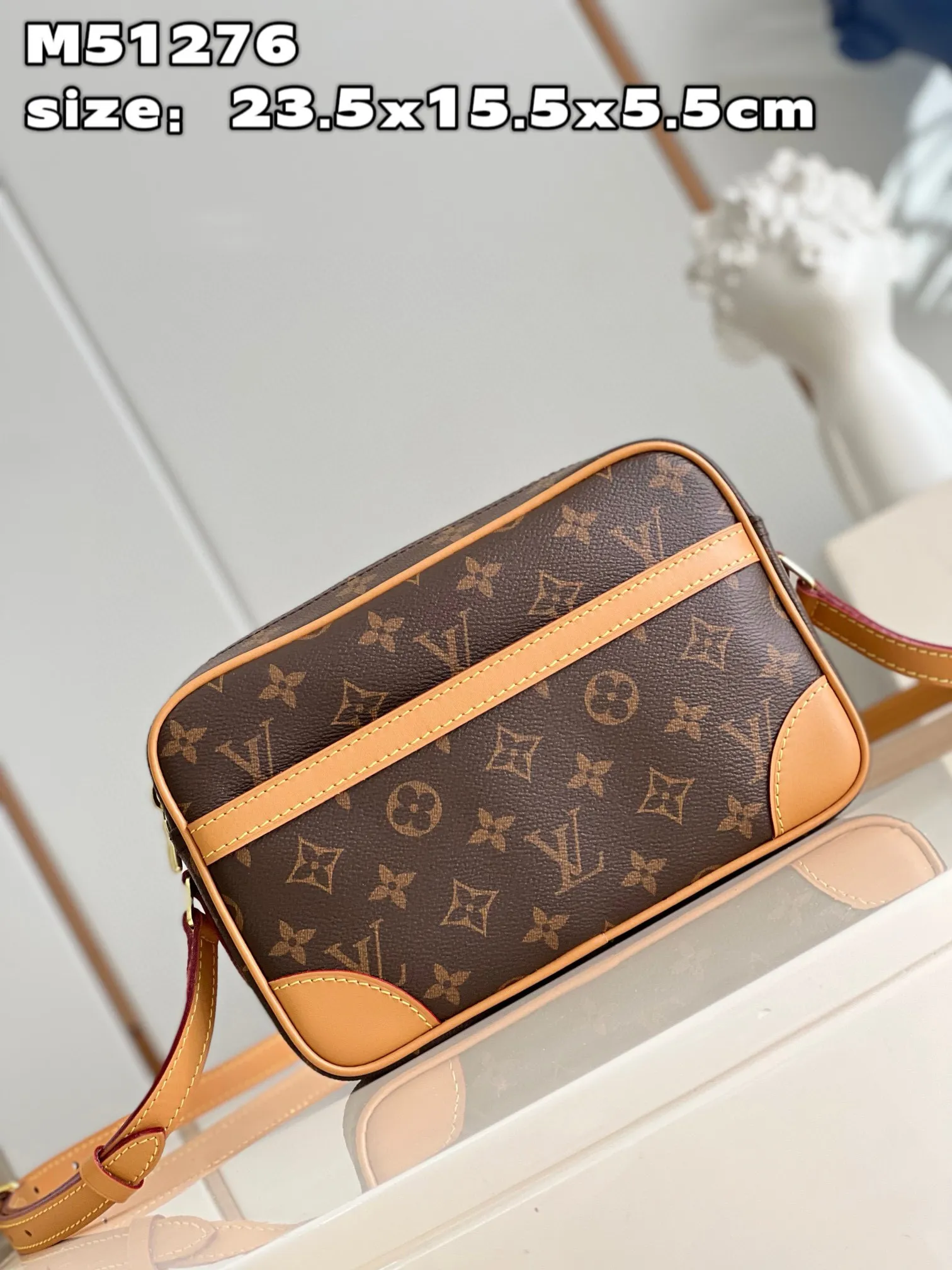 💰800 Top original order [Exclusive real shot M51276 Presbyopia] Small second-hand camera bag, crossbody bag, unisex, classic Monogram canvas with yellow leather trim, calm and elegant, one outside open pocket, zipper side pocket inside, adjustable shoulder strap to switch freely at any time, sufficient capacity for daily use! Size 23.5*15.5*5.5cm