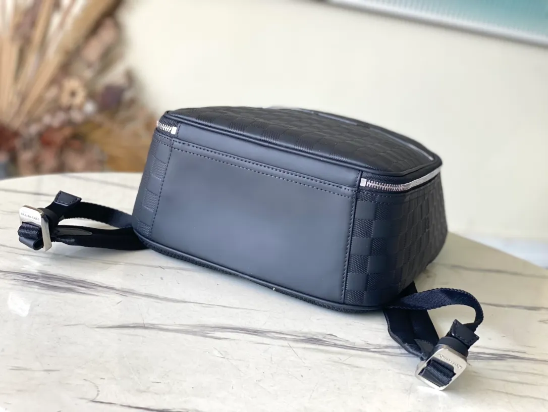 💰1140 (first-grain leather) Top-quality original N45287 full leather This Michael backpack is made of Damier Infini Onyx leather embossed with Damier checkerboard pattern. It has ample space with a laptop compartment, which can easily accommodate daily needs and is suitable for both business and leisure. Dimensions: 29 x 42 x 13 cm