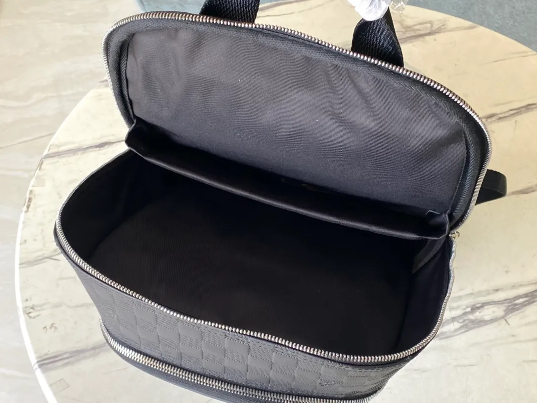 💰1140 (first-grain leather) Top-quality original N45287 full leather This Michael backpack is made of Damier Infini Onyx leather embossed with Damier checkerboard pattern. It has ample space with a laptop compartment, which can easily accommodate daily needs and is suitable for both business and leisure. Dimensions: 29 x 42 x 13 cm