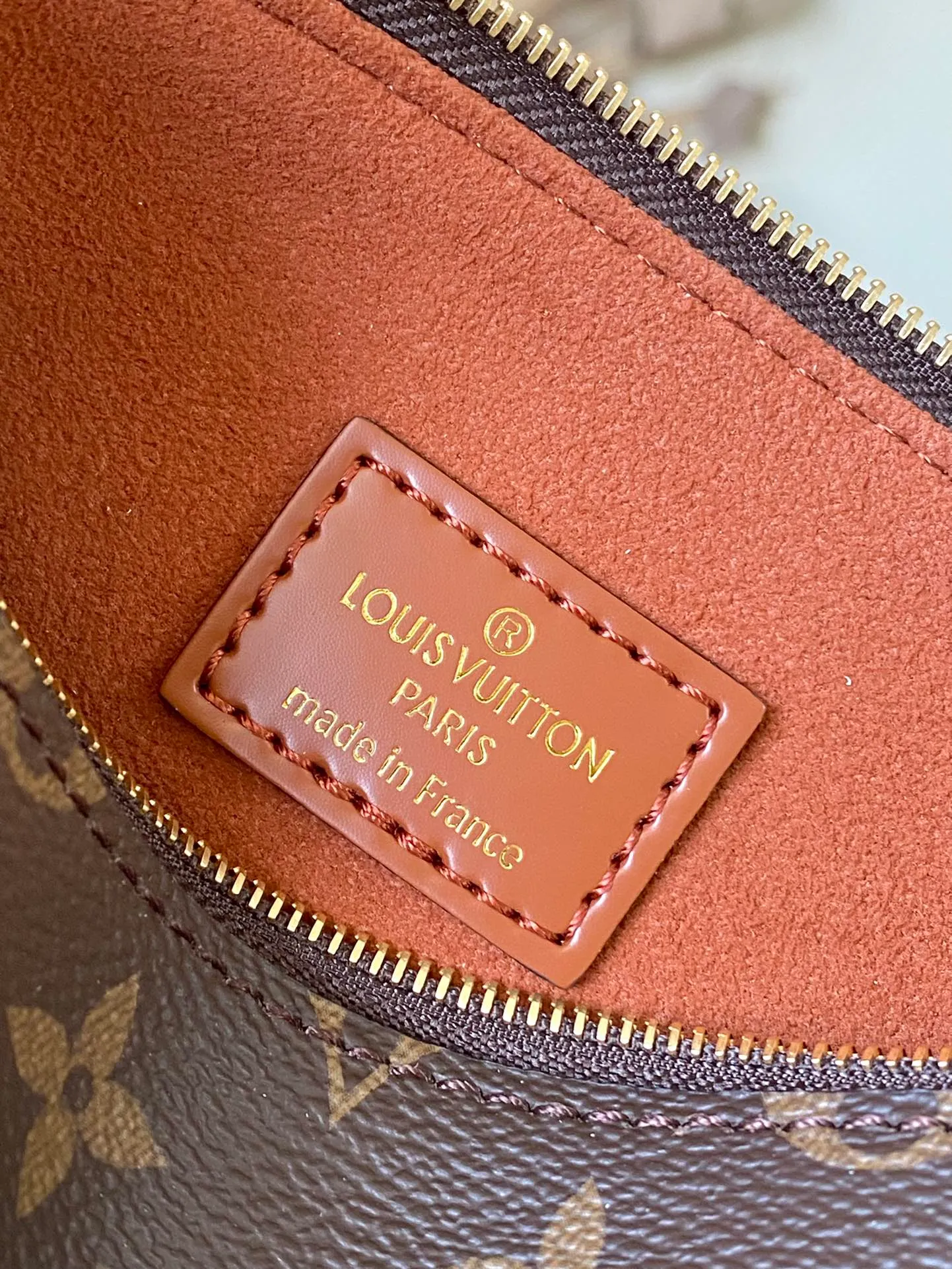 💰1560 (top layer leather) top original order M12604 Caramel This Noé MM bucket bag from the Nautical series is reinterpreted in soft Epi calfskin to create a retro-style Noé bag style. Epi calfskin will become smoother over time while maintaining its original beauty. The bag is equipped with a detachable small storage bag, which can safely store valuables. Dimensions: 27 x 33 x 20 cm (length x height x width)
