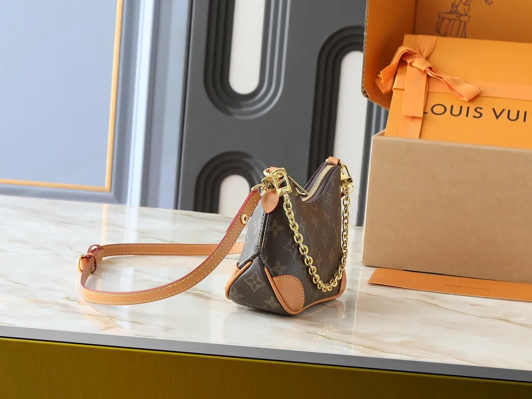 💰200💰Upgraded original M25519 presbyopic mini croissant bag NANO BOULOGNE croissant handbag The Boulogne handbag is made of classic Monogram canvas, equipped with double zippers and a spacious inner patch pocket that can accommodate an iPhone 12 Pro mobile phone. The adjustable shoulder strap allows it to be worn cross-body or over the shoulder, and can be removed to transform into a small chain bag or clutch. Dimensions: 20 x 14 x 6 cm