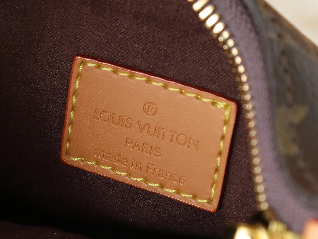 💰200💰Upgraded original M25519 presbyopic mini croissant bag NANO BOULOGNE croissant handbag The Boulogne handbag is made of classic Monogram canvas, equipped with double zippers and a spacious inner patch pocket that can accommodate an iPhone 12 Pro mobile phone. The adjustable shoulder strap allows it to be worn cross-body or over the shoulder, and can be removed to transform into a small chain bag or clutch. Dimensions: 20 x 14 x 6 cm