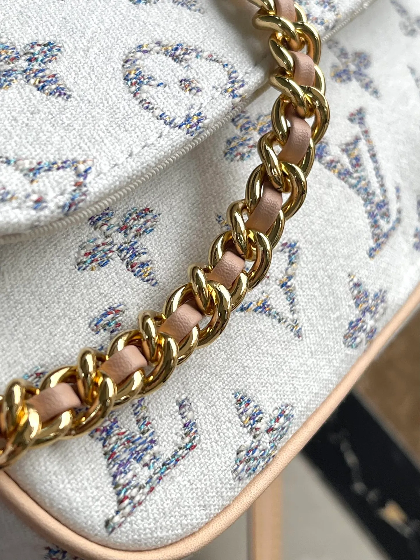 💰900 Top Original Order M83499 This Wallet on Chain Ivy handbag opens with a magnetic flap and has a rounded rectangular body, presenting a modern interpretation of a mini handbag. Monogram jacquard fabric traces the texture of tweed and is offset by leather trim. The adjustable leather shoulder strap and lace-up chain are both removable, allowing for a variety of styling possibilities. Dimensions: 23.5 x 12 x 4.3 cm (length x height x width)