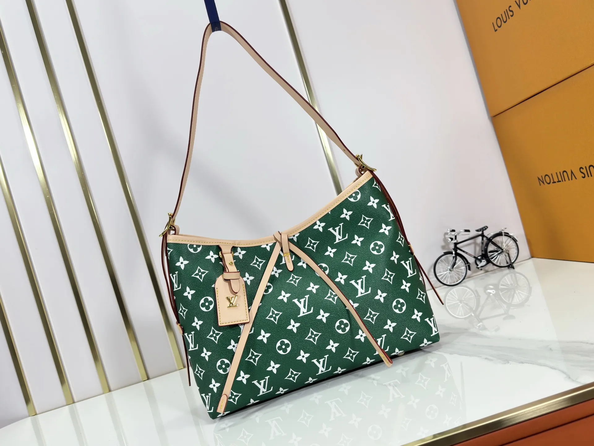 P280 upgraded original M24861 M25143 M46203 M46197 Colorful, legendary CarryAll medium handbag, with Monogram canvas and leather trimming to create a body-fitting design. There's a zipped pocket inside the ample space, and a detachable zipped clutch adds a functional element, with a buckle-adjustable handle. Small size: 29 x 24 x 12 cm,