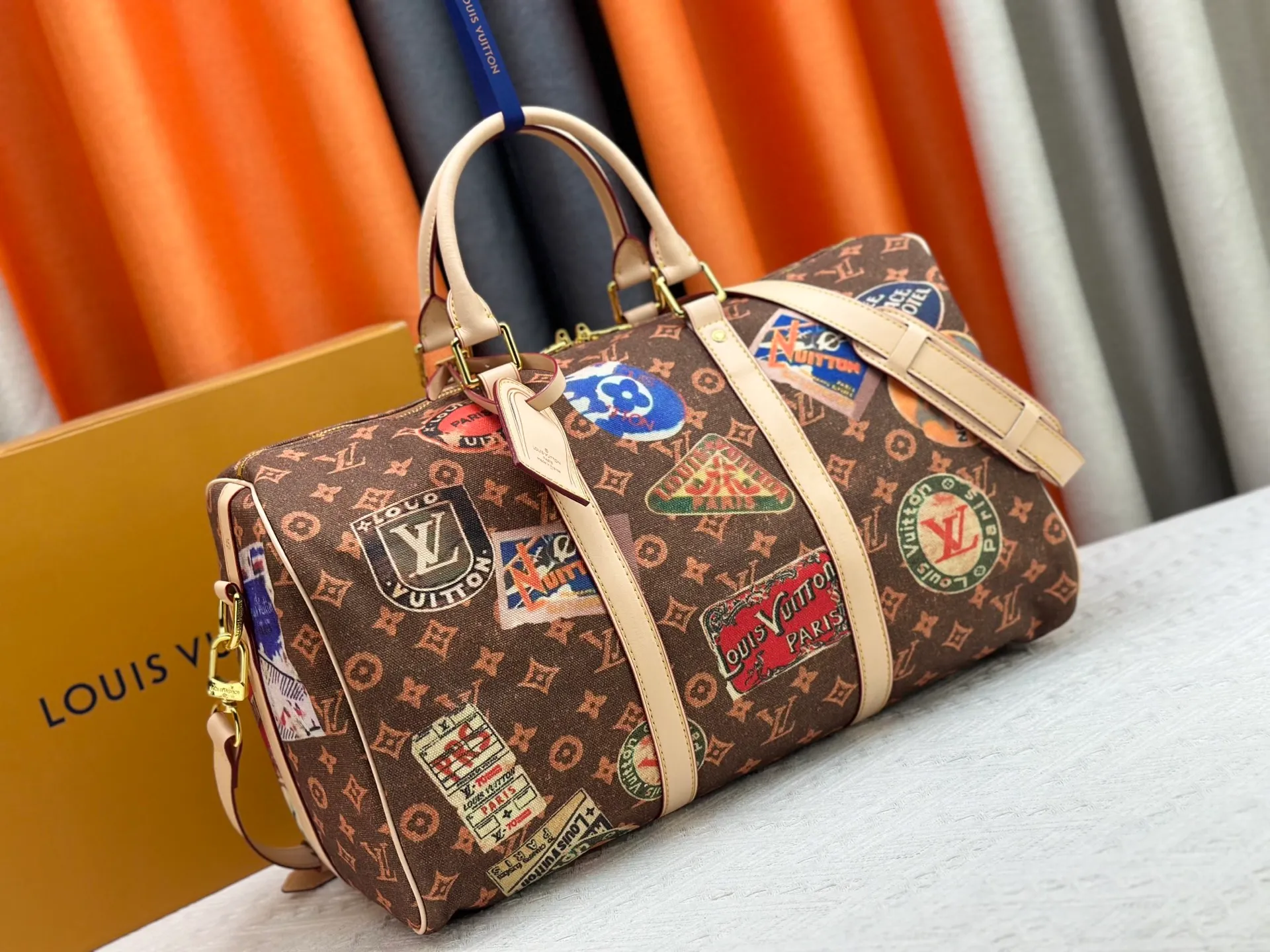 P360 M41418 M14736 This model is "Kipol 45" sewn with a single piece of canvas. The Louis Vuitton travel sticker pack creates a gorgeous vibe and is perfect for any traveler. The leather trimming that further enhances the retro-style charm is also attractive. The optional carry-on bag (which varies by airline and device used) features two top handles and removable and adjustable shoulder straps for multiple carrying options.  45,0