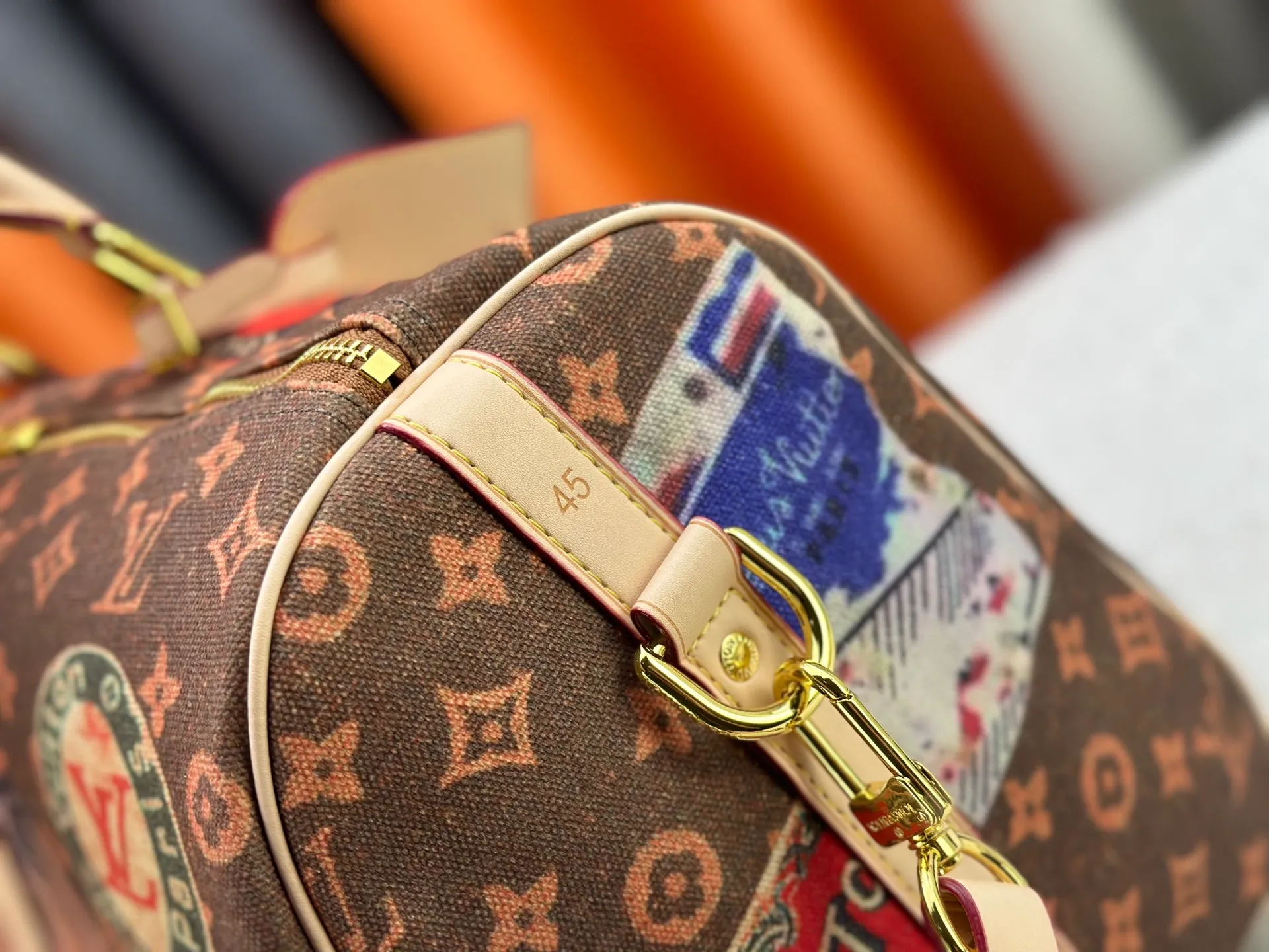 P360 M41418 M14736 This model is "Kipol 45" sewn with a single piece of canvas. The Louis Vuitton travel sticker pack creates a gorgeous vibe and is perfect for any traveler. The leather trimming that further enhances the retro-style charm is also attractive. The optional carry-on bag (which varies by airline and device used) features two top handles and removable and adjustable shoulder straps for multiple carrying options.  45,0
