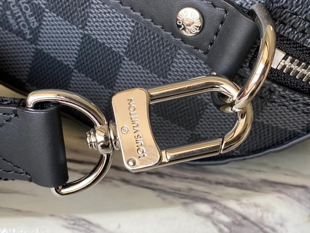 💰1060 (top-grain leather) top original order N40452 This City Keepall handbag combines Damier Infini embossed leather and Damier Graphite canvas, focusing on the simple lines of the checkerboard pattern. The Damier pattern is embellished on the wide jacquard shoulder straps, and the diagonal Paris logo is a rich detail. Dimensions: 27 x 17 x 13 cm