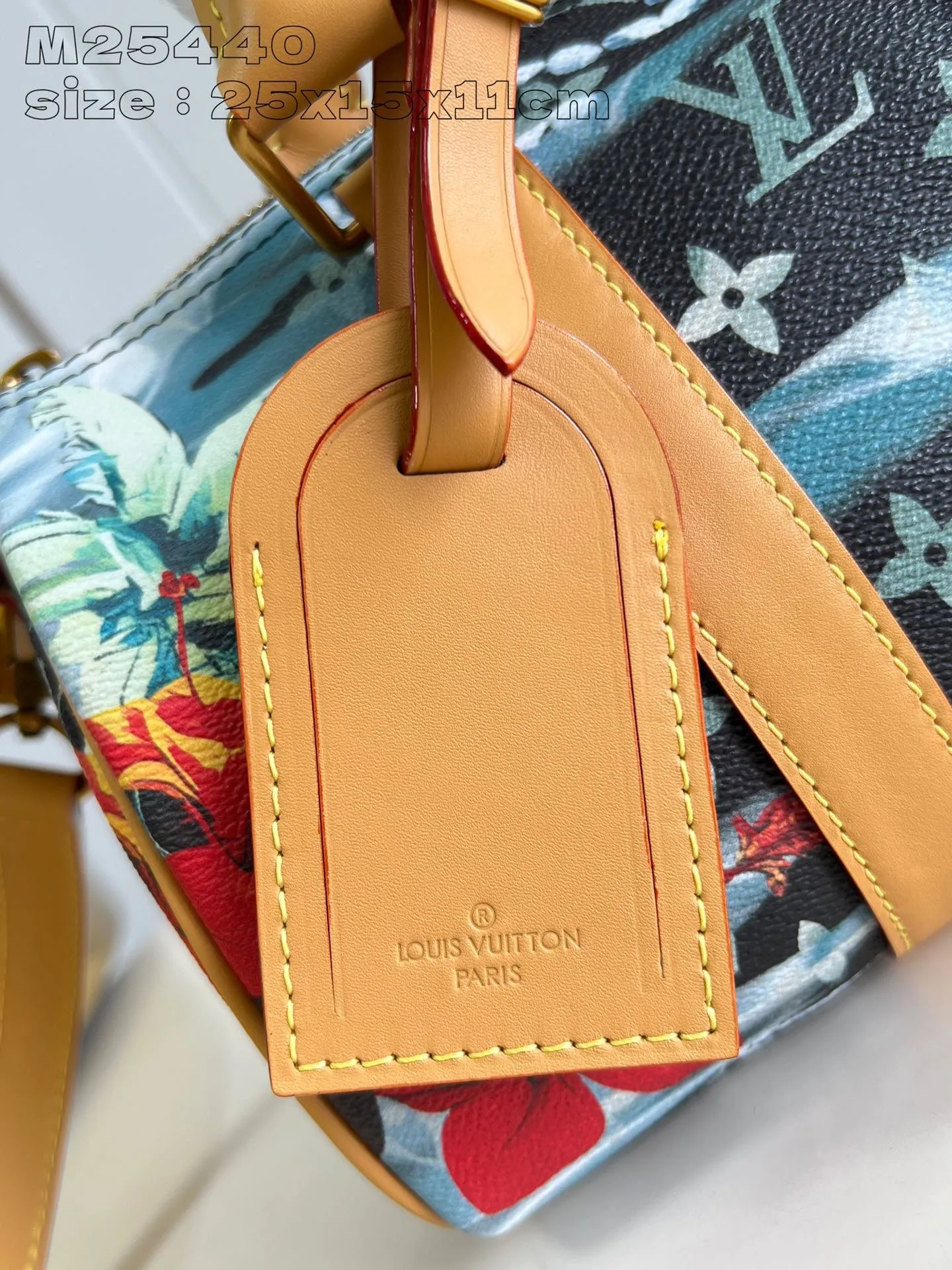 💰960 top original order [Exclusive real shot M25440] This Keepall Bandoulière 25 handbag condenses the classic Keepall travel bag design, using Monogram Surfin’ canvas created by Pharrell Williams to interpret urban style. The complex pattern combines colorful summer elements with a tropical and retro feel. The detachable shoulder strap and rolled leather handle allow for multiple carrying methods. 25 x 15 x 11 cm (length x height x width)