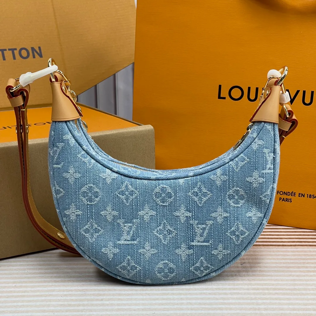 [Upgraded version] P500💰 M24846 New denim series pea moon bag with complete packaging🌹Catway style, using Monogram cowhide to convey a retro feel. The adjustable shoulder strap makes it easy to carry on the shoulder or cross-body, with leather shoulder strap + silver chain shoulder strap. Super cool! Teeth buns, semi-circle buns, arc-shaped pea buns, size: 23*13*6