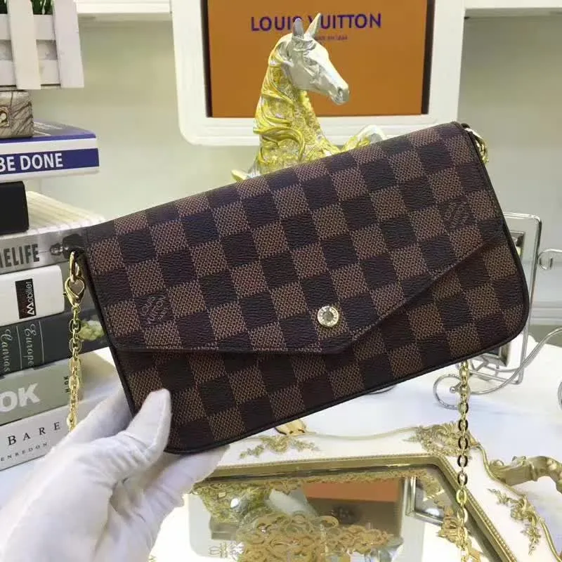 P140 Model: 61276 Size 21/11/2 Introduction: The Louis vuitton Felicie three-piece handbag is elegant and luxurious. It contains two detachable pockets and is a fashionable choice for carrying and organizing your daily necessities. It is more than just a wallet, after removing the gold chain, it can also be used as a charming clutch or small handbag ""