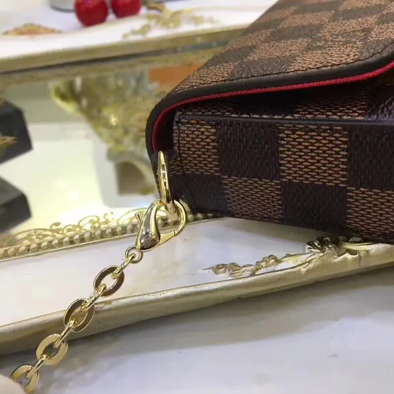P140 Model: 61276 Size 21/11/2 Introduction: The Louis vuitton Felicie three-piece handbag is elegant and luxurious. It contains two detachable pockets and is a fashionable choice for carrying and organizing your daily necessities. It is more than just a wallet, after removing the gold chain, it can also be used as a charming clutch or small handbag ""