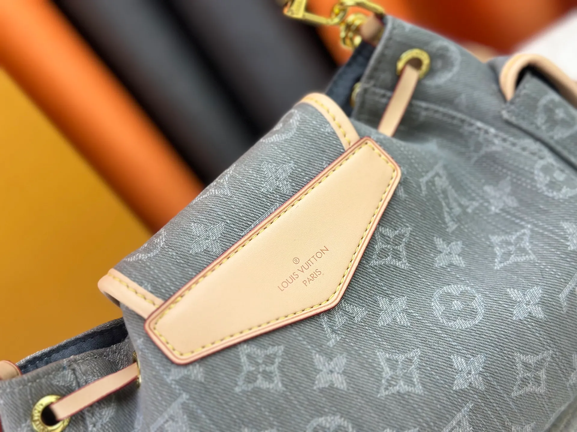 P290 Upgraded original M25085 This Odysée handbag is from the 2025 early autumn series, paying tribute to the brand heritage with a stylish everyday design. Dazzling buckles and detachable chains accentuate the Monogram canvas body, and the side pockets provide easy access to keys, lipstick and other small items. Dimensions: 27.0 x 17.0 x 12.0 cm (length x height x width)