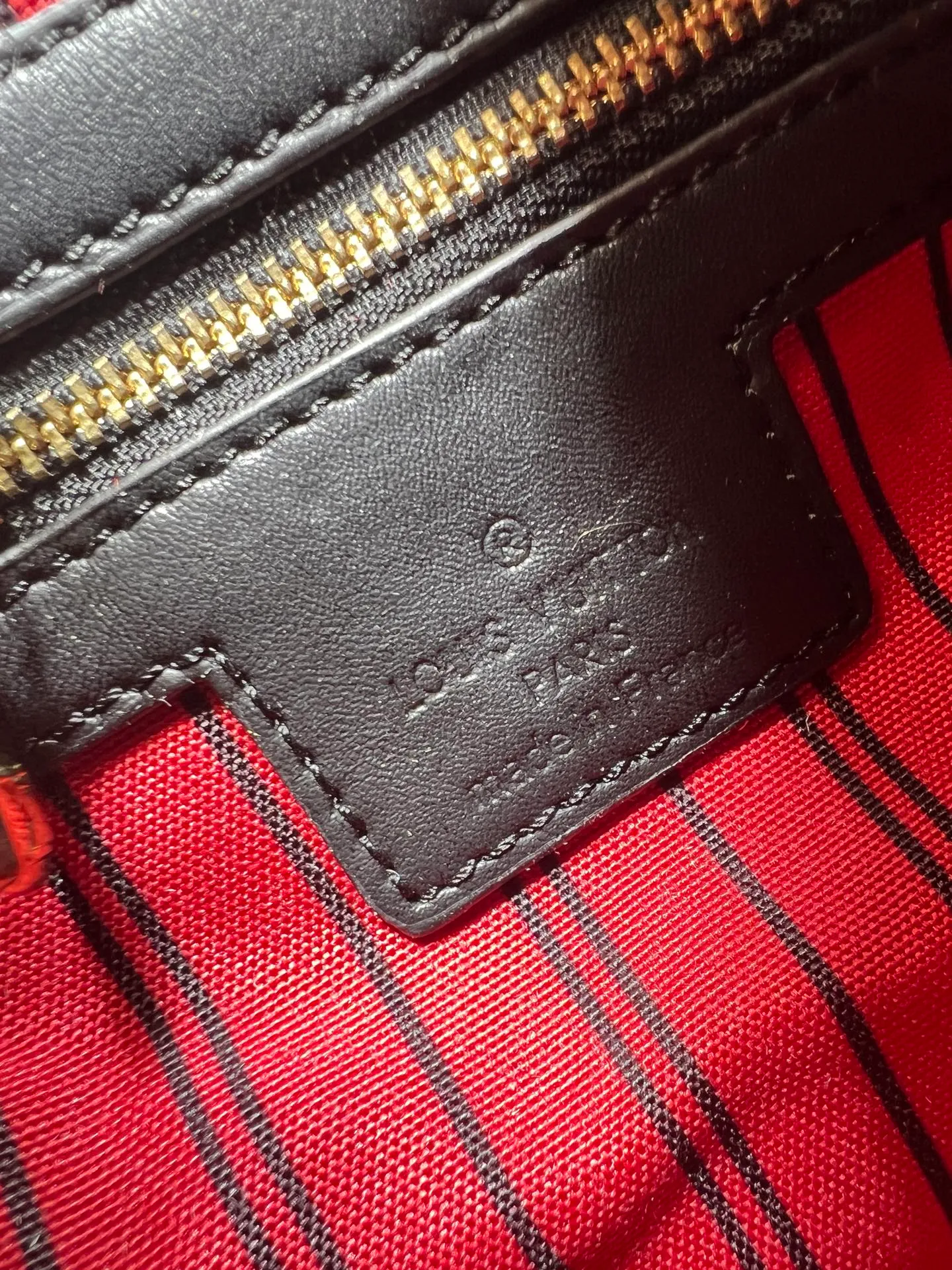 Batch 260💰Upgraded original M23468 M40390 [Speedy Bandoulière 25 handbag] Lamb velvet🔥Made of soft wool leather with grained leather trim, relying on complex intarsia technology to outline the Giant Monogram pattern, showing the trend of the winter series. Rolled leather top handles and removable and adjustable leather shoulder strap allow for a variety of carrying options. Dimensions: 25.0 x 19.0 x 15.0 cm