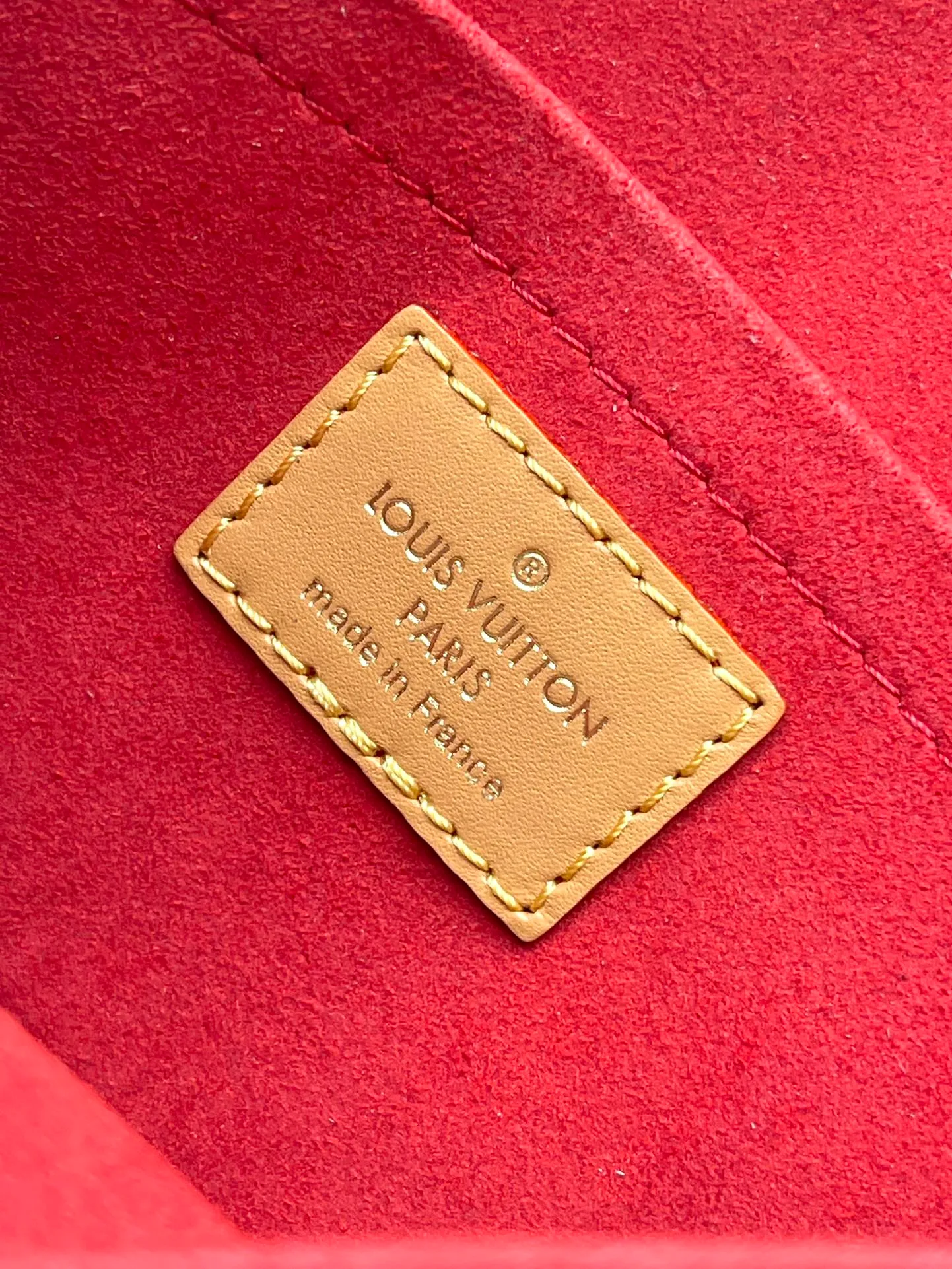 💰760 Top original order M44860 Nicolas Ghesquière reinterprets the Tambourin handbag in Monogram canvas and natural cowhide. The small, lightweight and compact configuration meets daily travel needs. Comfortable to carry on the shoulder or crossbody. Dimensions: 18.0 x 15.0 x 8.0 cm