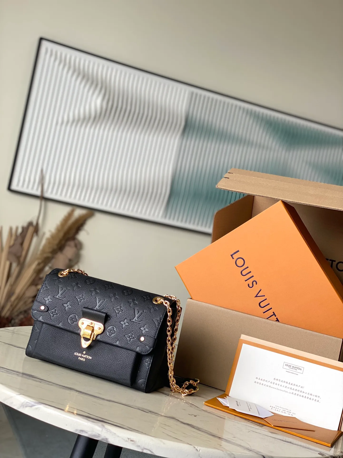 💰1040 (top layer leather) top original order M44151 supports counter inspection. The photos taken of duty-free goods are consistent with the product without opening the packaging. This product is an exclusive duty-free product in the market and is the highest-end product. Inspection is supported. This product has passed strict inspection and is flawless. Please wear gloves when touching the product. This product is not returnable or exchangeable. Please confirm the product first and then remove the label on the handle. This product is temporarily not open to the public, only regular customers, and is in short supply. Dimensions: 25 x 17 x 9.5 cm