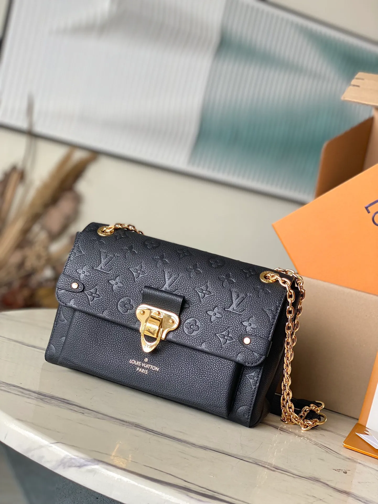 💰1040 (top layer leather) top original order M44151 supports counter inspection. The photos taken of duty-free goods are consistent with the product without opening the packaging. This product is an exclusive duty-free product in the market and is the highest-end product. Inspection is supported. This product has passed strict inspection and is flawless. Please wear gloves when touching the product. This product is not returnable or exchangeable. Please confirm the product first and then remove the label on the handle. This product is temporarily not open to the public, only regular customers, and is in short supply. Dimensions: 25 x 17 x 9.5 cm