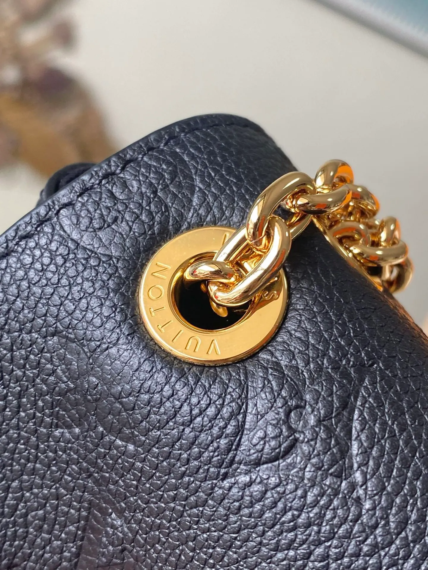 💰1040 (top layer leather) top original order M44151 supports counter inspection. The photos taken of duty-free goods are consistent with the product without opening the packaging. This product is an exclusive duty-free product in the market and is the highest-end product. Inspection is supported. This product has passed strict inspection and is flawless. Please wear gloves when touching the product. This product is not returnable or exchangeable. Please confirm the product first and then remove the label on the handle. This product is temporarily not open to the public, only regular customers, and is in short supply. Dimensions: 25 x 17 x 9.5 cm