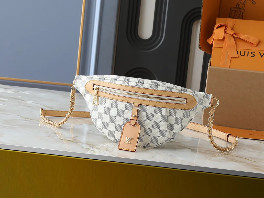 💰240💰Upgraded original version M14353 M46784 M43644 This unique High Rise waist bag is reinterpreted in iconic Monogram Empreinte leather this season. Just like the original design, this PM style has a practical design with adjustable length straps and is large enough to hold everyday essentials. The belt bag is embellished with gold-tone hardware and has a detachable decorative luggage tag that pays homage to the brand's trunk-making heritage and can be worn cross-body or as a belt. Dimensions: 31 x 15 x 6 cm