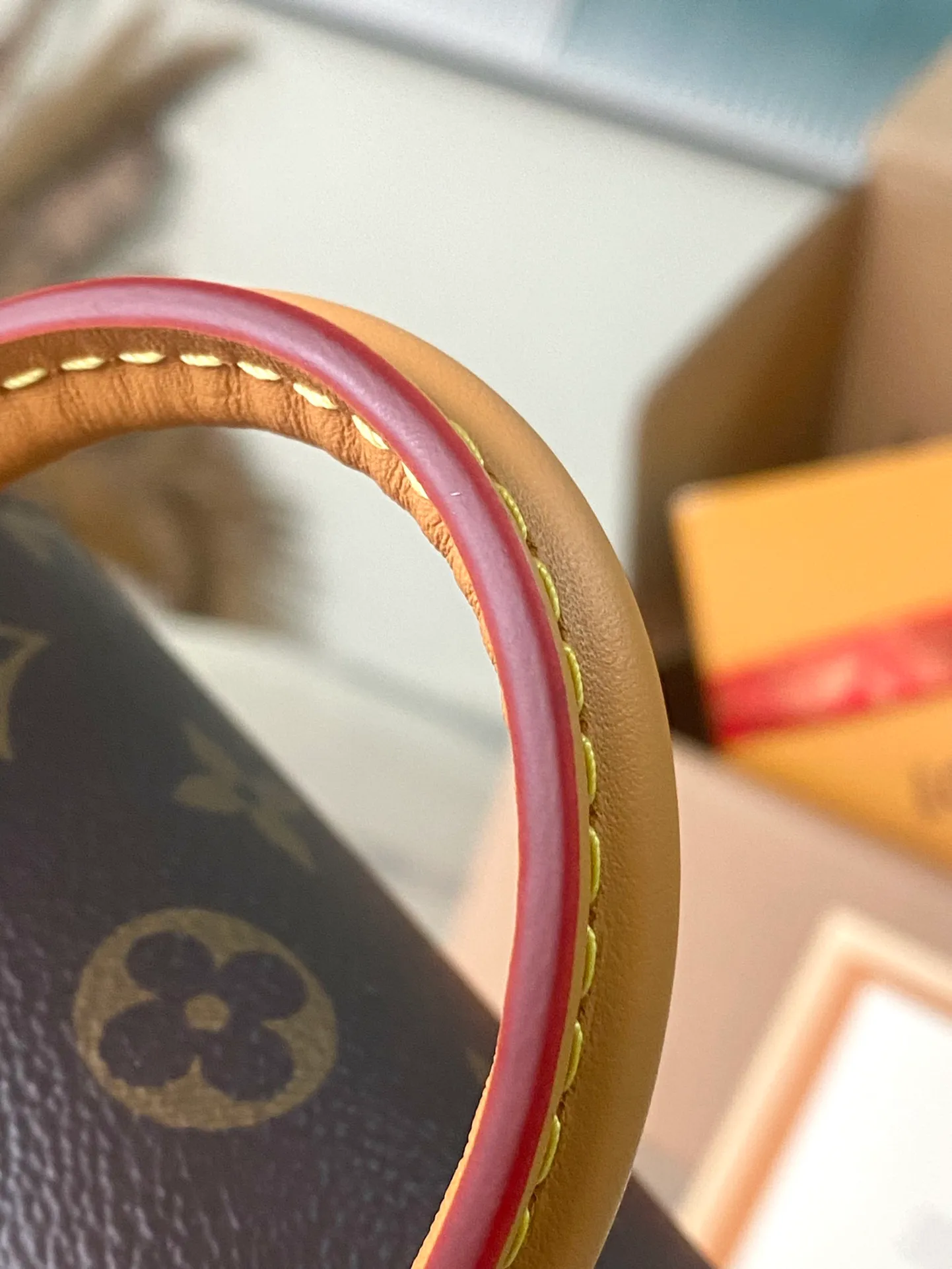 💰840 The top original order M45502 supports counter inspection. The photo taken of duty-free goods is consistent with the product and has not been unpacked. This product is an exclusive duty-free product in the market and is the highest-end product. Inspection is supported. This product has passed strict inspection and is flawless. Please wear gloves when touching the product. This product is not returnable or exchangeable. Please confirm the product first and then remove the label on the handle. This product is temporarily not open to the public, only regular customers, and is in short supply. Dimensions: 17 x 20 x 10.5 cm