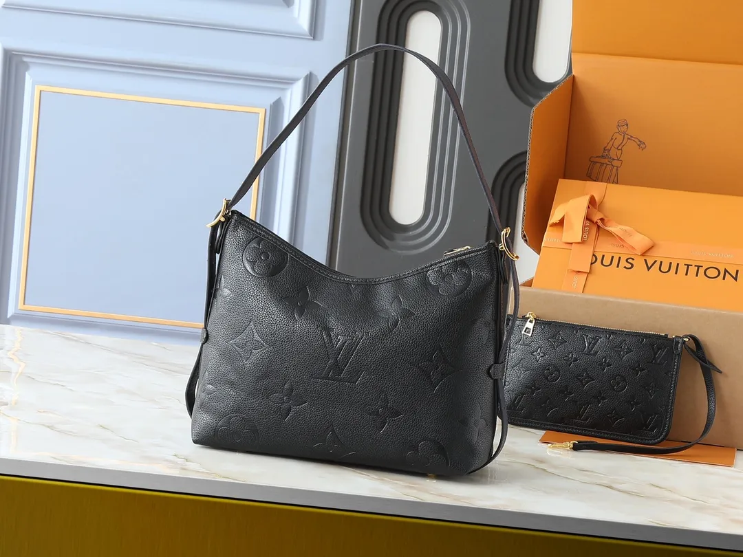 💰240💰Upgraded from the original M24141 M46288 M46293 M46277 M46298 M46203 CarryAll small handbag is made of Mono gram Empreinte embossed leather. It has a generous structure and a neat inner layer. The large inner bag adds functional elements. Comes with a Monogram embossed zipper clutch secured by a leather strap. A personal companion for urban life. Dimensions 29 x 24 x 12 cm (length x height x width)