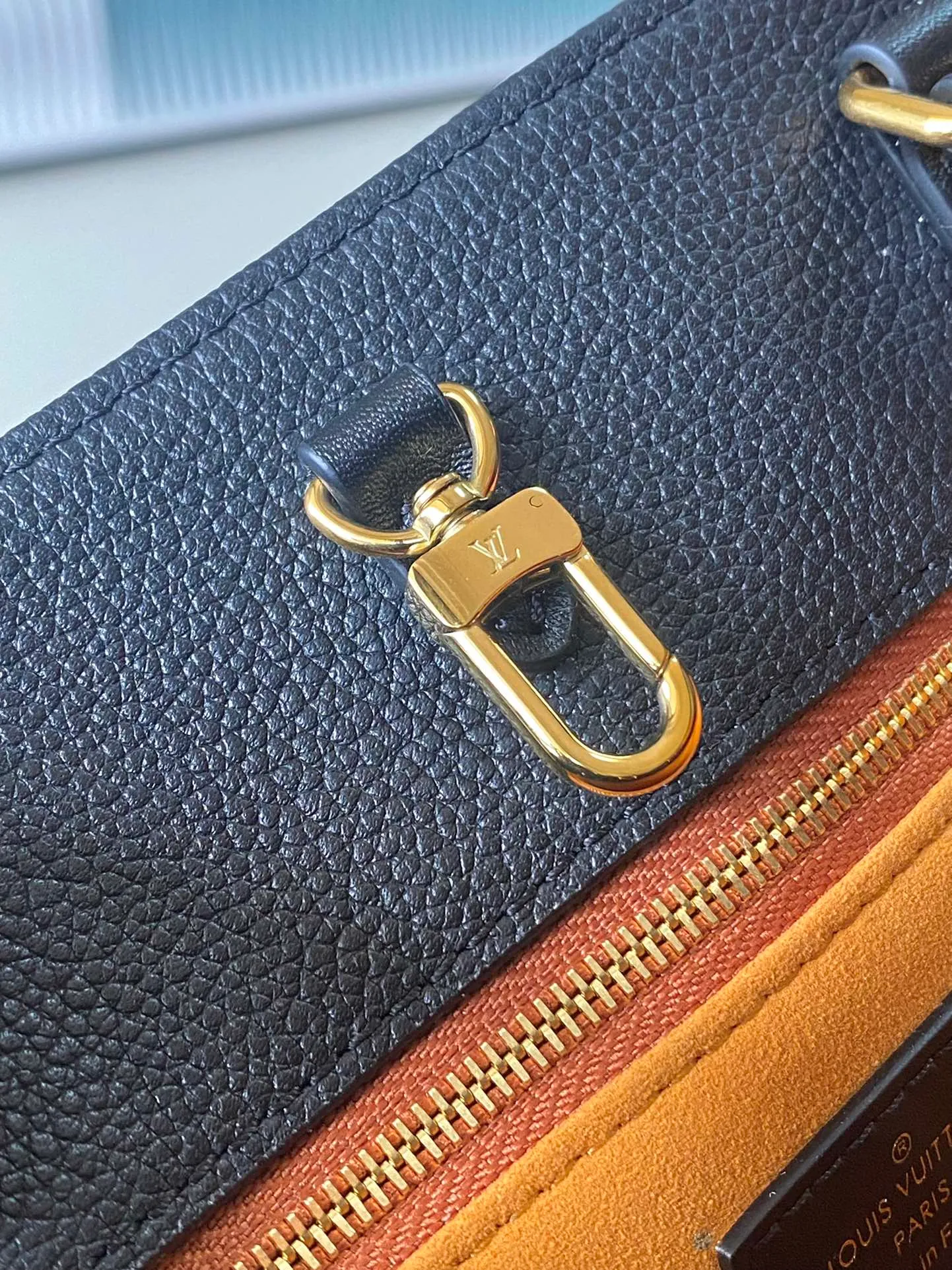 💰1120 (top layer leather) top original order M45595. Support counter inspection. Photos taken of duty-free goods are consistent with the product without unpacking. This product is an exclusive duty-free product in the market and is the highest-end product. Inspection is supported. This product has passed strict inspection and is flawless. Please wear gloves when touching the product. This product is not returnable or exchangeable. Please confirm the product first and then remove the label on the handle. This product is temporarily not open to the public, only regular customers, and is in short supply. Dimensions: 35 x 27 x 14 cm