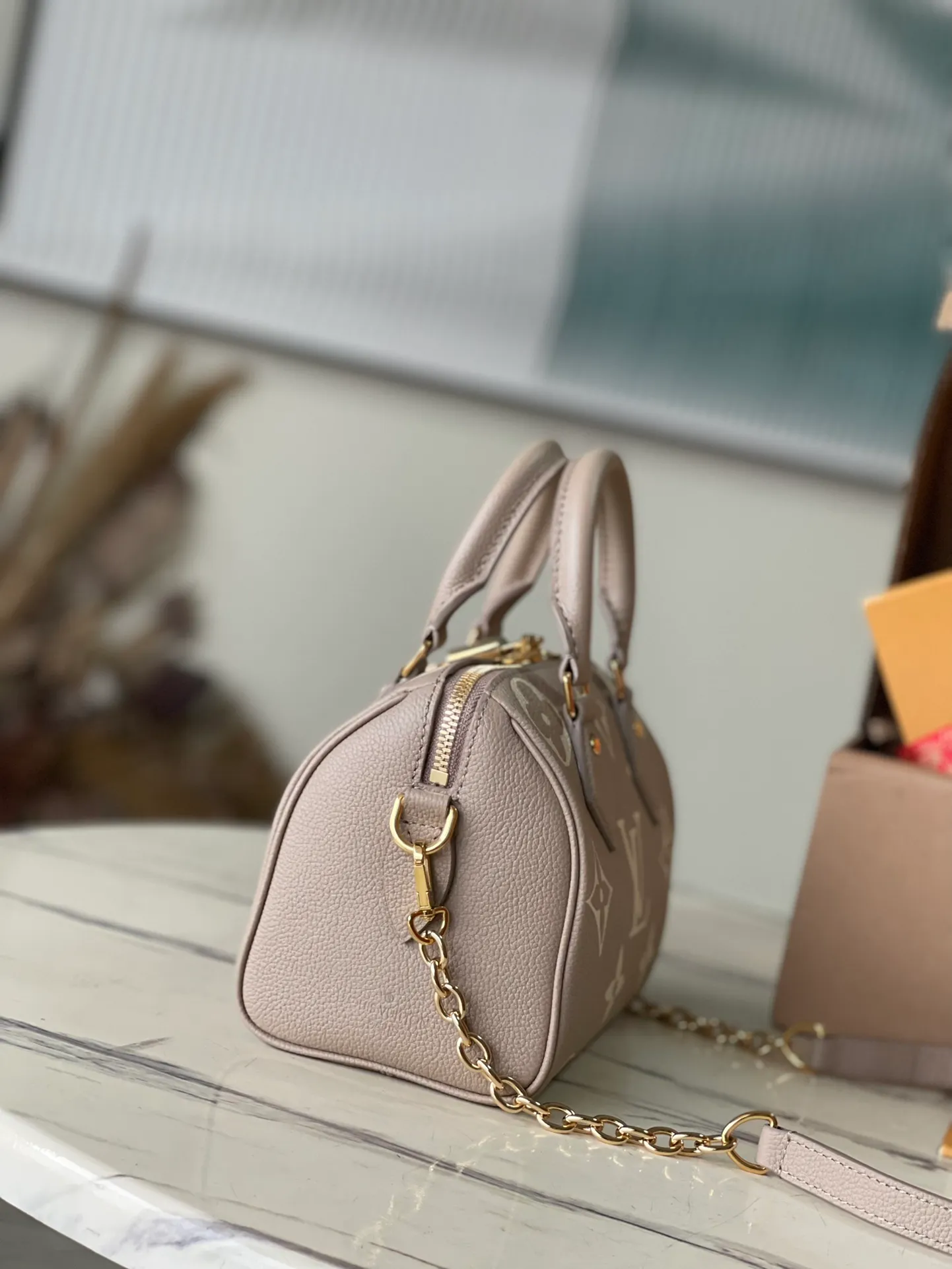 💰1060 (top layer leather) top original order M46575. Support counter inspection. Photos taken of duty-free goods are consistent with the product without unpacking. This product is an exclusive duty-free product in the market and is the highest-end product. Inspection is supported. This product has passed strict inspection and is flawless. Please wear gloves when touching the product. This product is not returnable or exchangeable. Please confirm the product first and then remove the label on the handle. This product is temporarily not open to the public, only regular customers, and is in short supply. Dimensions: 20.5 x 13.5 x 12 cm