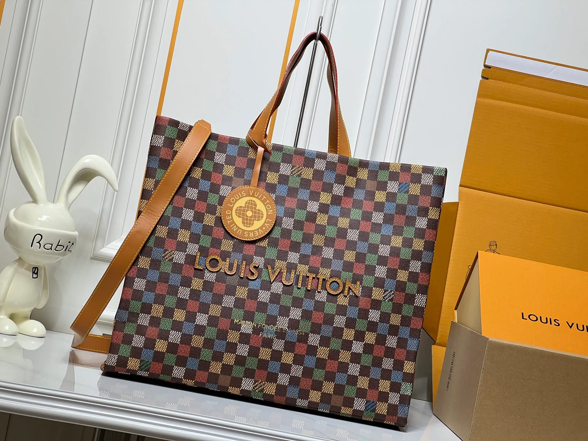 Batch 320💰M24457 Black Check Presbyopia Plaid Purple Grass Green Pink Black Orange Blue Green Gray Presbyopia Plaid Black Crocodile Pattern Orange Crocodile Pattern 13 Colors ✔️ This Shopper medium handbag draws inspiration from Louis Vuitton shopping bags, with the words Louis Vuitton and Maison Fondée En 1854 written on soft cow leather, with top handles and detachable shoulder straps. Dimensions: 42x34x16cm