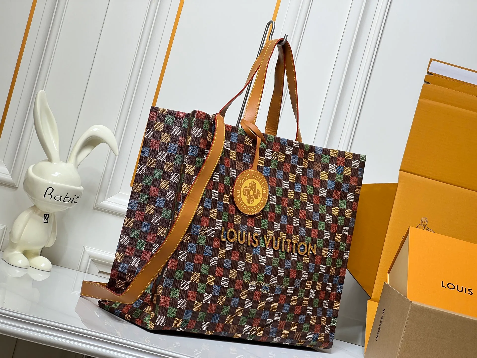 Batch 320💰M24457 Black Check Presbyopia Plaid Purple Grass Green Pink Black Orange Blue Green Gray Presbyopia Plaid Black Crocodile Pattern Orange Crocodile Pattern 13 Colors ✔️ This Shopper medium handbag draws inspiration from Louis Vuitton shopping bags, with the words Louis Vuitton and Maison Fondée En 1854 written on soft cow leather, with top handles and detachable shoulder straps. Dimensions: 42x34x16cm