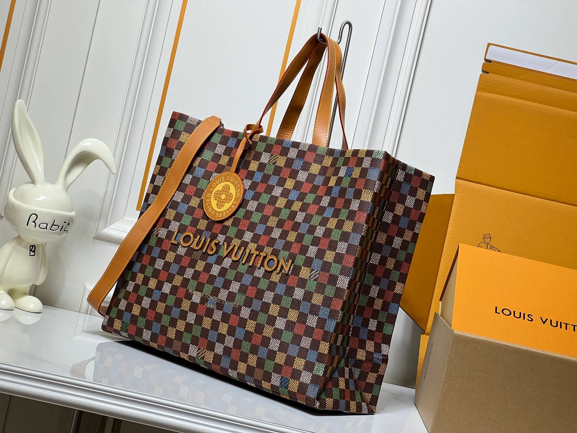 Batch 320💰M24457 Black Check Presbyopia Plaid Purple Grass Green Pink Black Orange Blue Green Gray Presbyopia Plaid Black Crocodile Pattern Orange Crocodile Pattern 13 Colors ✔️ This Shopper medium handbag draws inspiration from Louis Vuitton shopping bags, with the words Louis Vuitton and Maison Fondée En 1854 written on soft cow leather, with top handles and detachable shoulder straps. Dimensions: 42x34x16cm