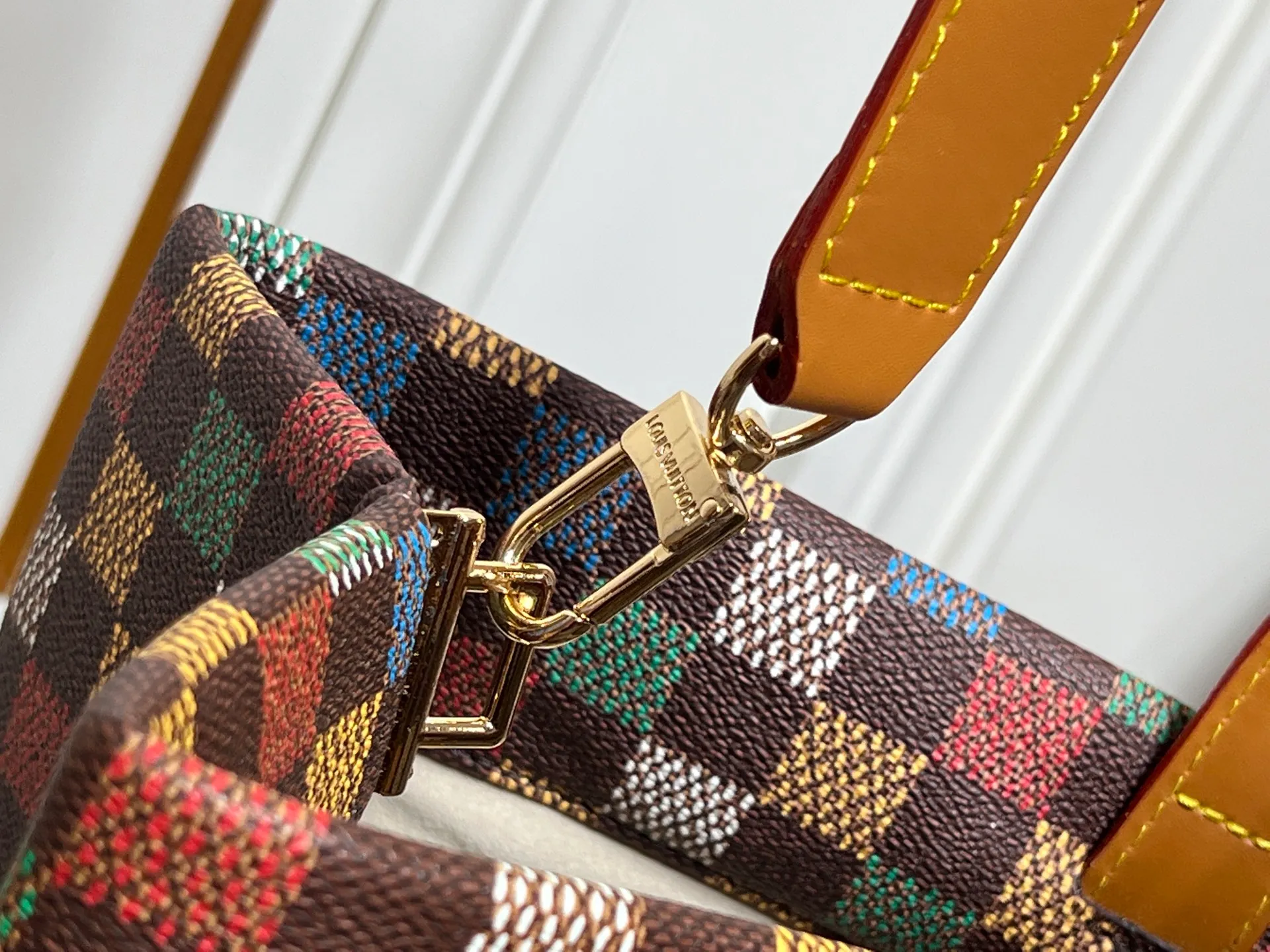 Batch 320💰M24457 Black Check Presbyopia Plaid Purple Grass Green Pink Black Orange Blue Green Gray Presbyopia Plaid Black Crocodile Pattern Orange Crocodile Pattern 13 Colors ✔️ This Shopper medium handbag draws inspiration from Louis Vuitton shopping bags, with the words Louis Vuitton and Maison Fondée En 1854 written on soft cow leather, with top handles and detachable shoulder straps. Dimensions: 42x34x16cm