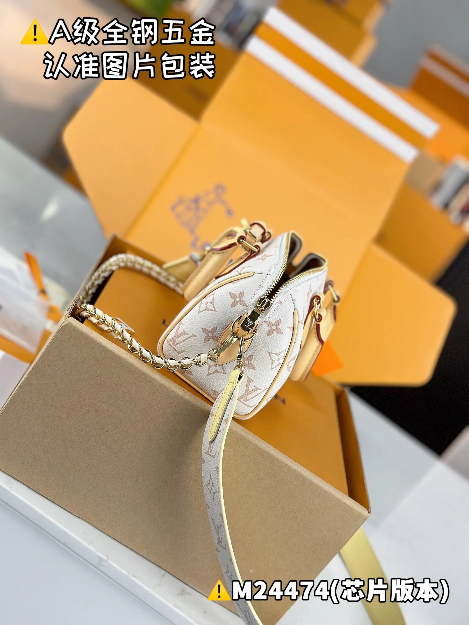 💰2300 [Genuine grade] [Super grade MB high elastic fabric] SPEEDY 18 LV&I MONOGRAM DUNE coated canvas handbag Model: M24474 Material: A+ grade all-steel hardware, imported high elastic fabric Packaging: Full set of special grade duty-free MB packaging Dimensions: 18.5 x 12.5 x 10.5 cm