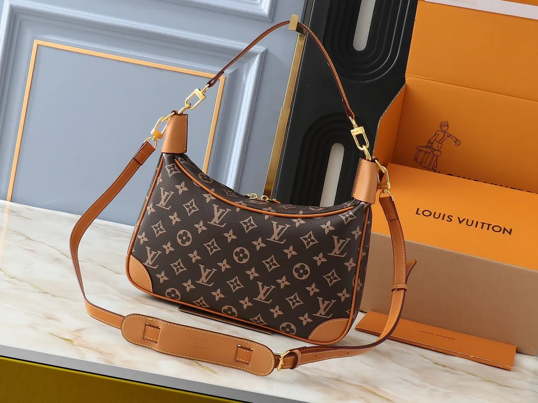 💰260💰Upgraded original M14196 Presbyopia Unisex 2025 Early Spring Soft Leather Series Horn HoboLV croissant bag has always been a classic in the fashion industry, and the medieval LV cross-body shoulder bag is even more popular! This bag not only has the unique charm of the LV brand, but also allows you to walk with fashion and become your best matching weapon! The advantage of the second-hand LV cross-body shoulder bag lies in its quality and sense of history. After the baptism of time, it becomes even more unique and charming. Whether going to work, shopping or attending a party, this bag can easily hold up to various occasions. Its design is simple and elegant, and it can show your fashion taste with any clothing. Dimensions length, height and width: 31✘23✘6cm