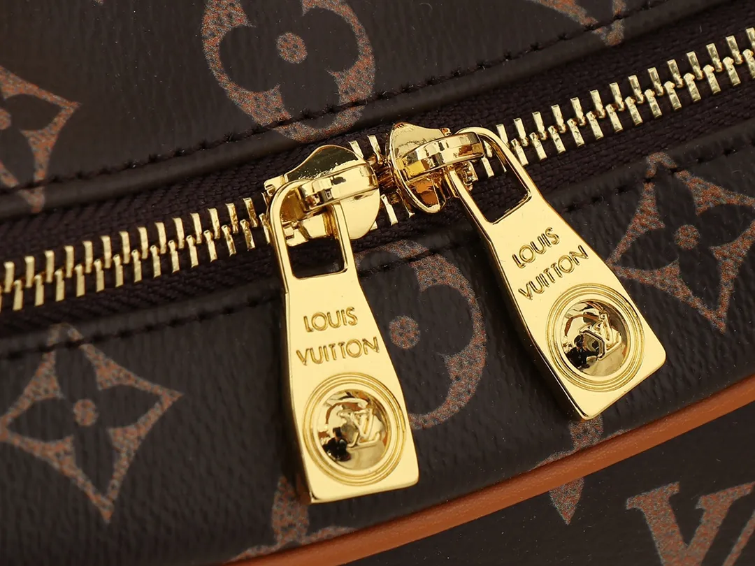💰260💰Upgraded original M14196 Presbyopia Unisex 2025 Early Spring Soft Leather Series Horn HoboLV croissant bag has always been a classic in the fashion industry, and the medieval LV cross-body shoulder bag is even more popular! This bag not only has the unique charm of the LV brand, but also allows you to walk with fashion and become your best matching weapon! The advantage of the second-hand LV cross-body shoulder bag lies in its quality and sense of history. After the baptism of time, it becomes even more unique and charming. Whether going to work, shopping or attending a party, this bag can easily hold up to various occasions. Its design is simple and elegant, and it can show your fashion taste with any clothing. Dimensions length, height and width: 31✘23✘6cm
