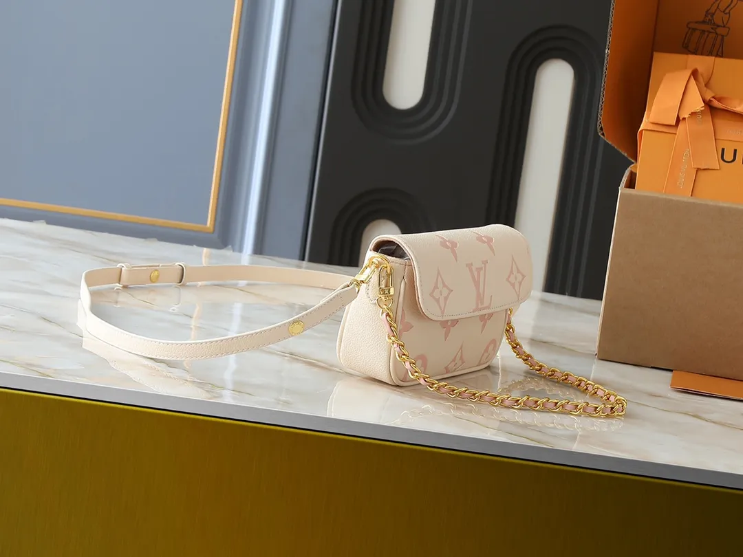 💰180💰Upgraded from the original M82211 M82210 M14225 M81911 This Wallet on Chain Ivy handbag is embossed with a large Monogram pattern on the surface of Monogram Empreinte grain leather, making it a trendy choice for daily travel and evening occasions. Cleverly using a short chain and a detachable and adjustable leather shoulder strap, it can be worn handheld, on the shoulder, or as a crossbody. Dimensions: 23.5 x 12.0 x 4.3 cm (length x height x width)