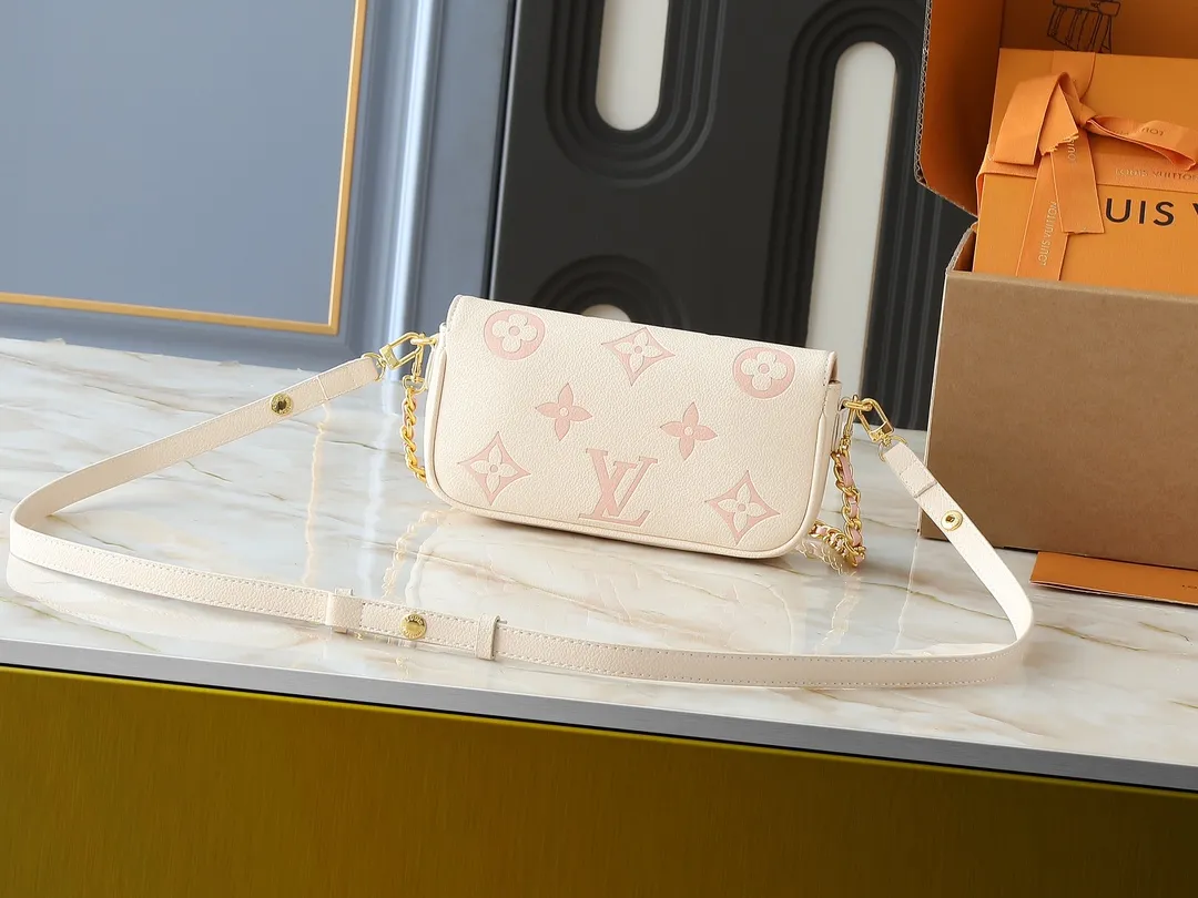 💰180💰Upgraded from the original M82211 M82210 M14225 M81911 This Wallet on Chain Ivy handbag is embossed with a large Monogram pattern on the surface of Monogram Empreinte grain leather, making it a trendy choice for daily travel and evening occasions. Cleverly using a short chain and a detachable and adjustable leather shoulder strap, it can be worn handheld, on the shoulder, or as a crossbody. Dimensions: 23.5 x 12.0 x 4.3 cm (length x height x width)