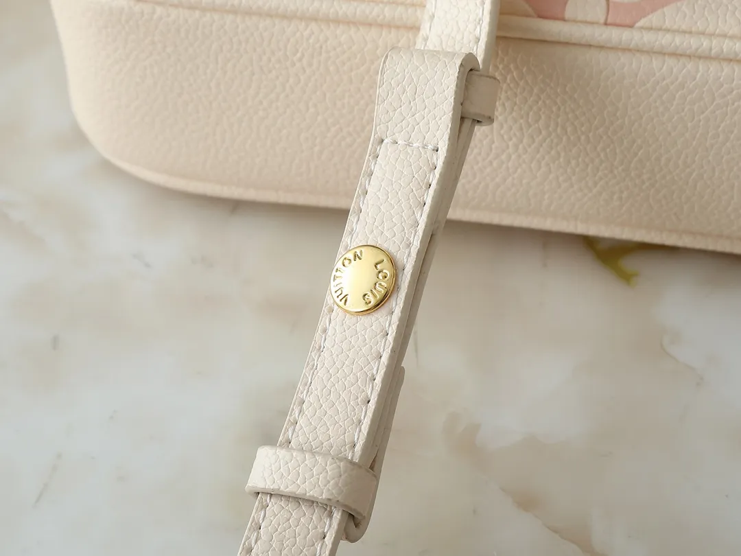 💰180💰Upgraded from the original M82211 M82210 M14225 M81911 This Wallet on Chain Ivy handbag is embossed with a large Monogram pattern on the surface of Monogram Empreinte grain leather, making it a trendy choice for daily travel and evening occasions. Cleverly using a short chain and a detachable and adjustable leather shoulder strap, it can be worn handheld, on the shoulder, or as a crossbody. Dimensions: 23.5 x 12.0 x 4.3 cm (length x height x width)
