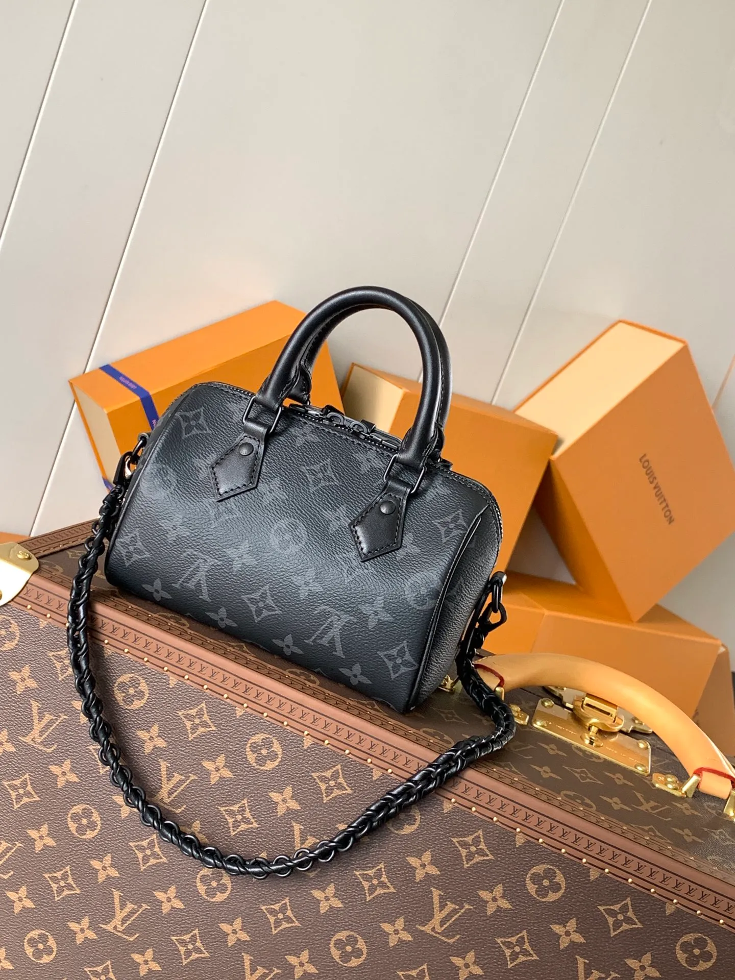 💰1060 top original order, transcoding chip 2024 Chinese Valentine's Day limited speedy18, to meet daily needs, it is equipped with exquisite and compact accessories that can be worn in a variety of ways, plus a detachable chain strap to achieve a comfortable shoulder-carrying experience. M24606 black flower M46970 old flower M24605 green leather, M24598 purple leather M24474 white flower, M24605 blue leather Size: 18.0x12.5x11.0 (length x height x width)