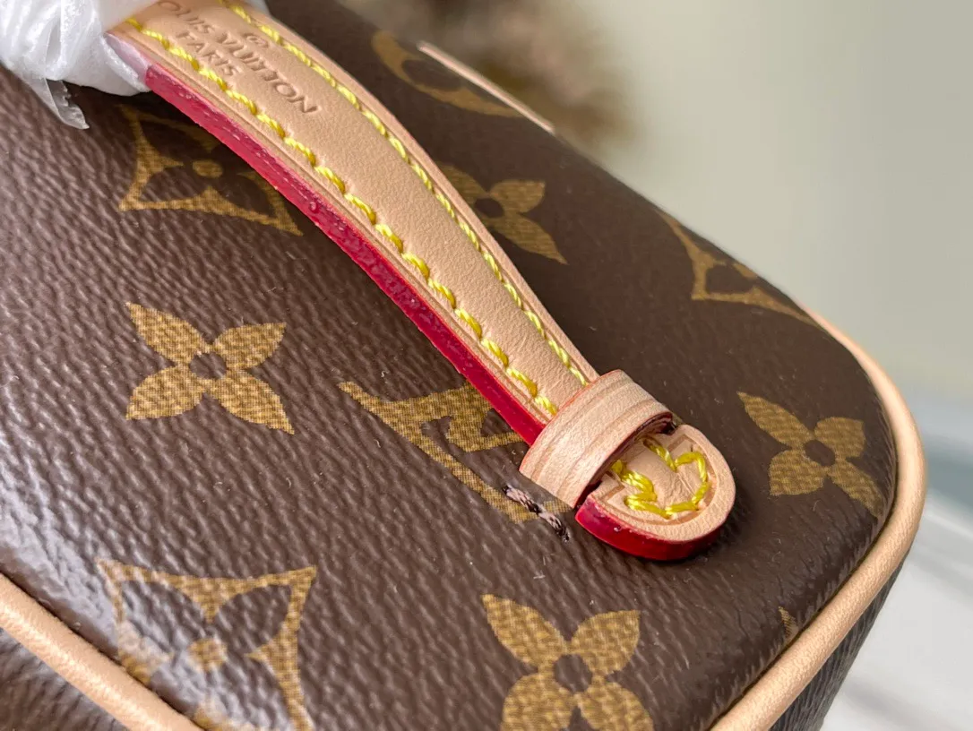💰700 Top original order M44936 mini This MINI cosmetic bag has a generous appearance, sufficient capacity, and the fabric is soft-touch canvas. Features a large double zipper opening for easy access to items. Ideal for fashion lovers. Size:16x11.5x10cm