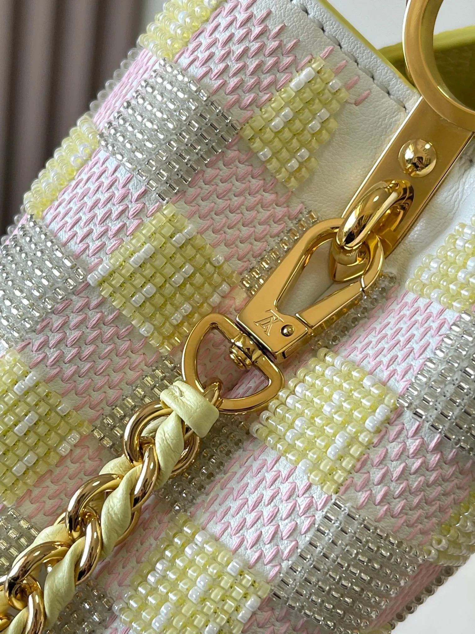 💰4400 [Special grade MB chip version original leather] CAPUCINES EAST WEST mini handbag This Capucines BB handbag Model: M24809 dynamic chip version Material: A-grade all-steel hardware, imported original fabric Packaging: full set of original duty-free MB packaging Size: 21*14*8CM