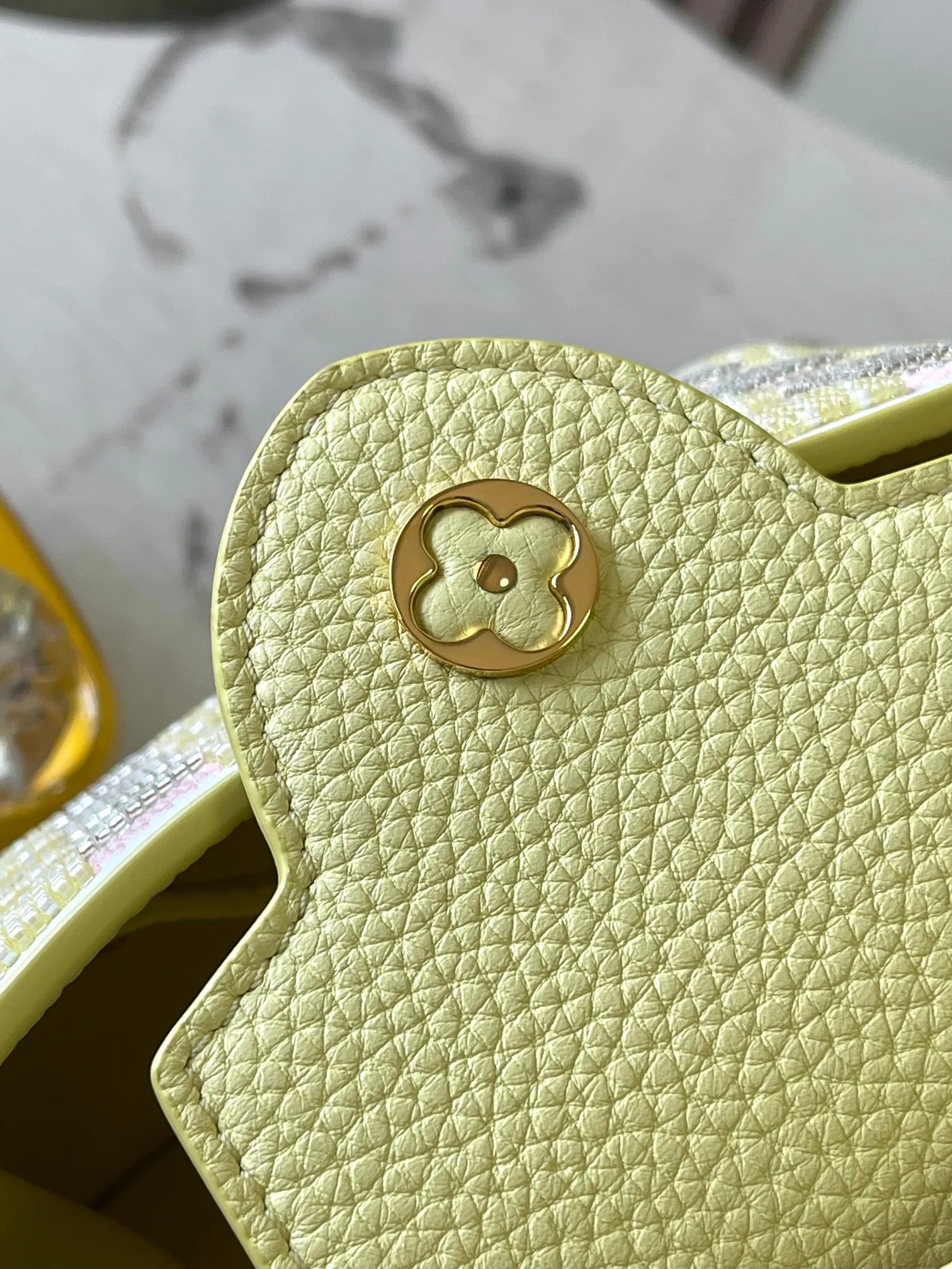 💰4400 [Special grade MB chip version original leather] CAPUCINES EAST WEST mini handbag This Capucines BB handbag Model: M24809 dynamic chip version Material: A-grade all-steel hardware, imported original fabric Packaging: full set of original duty-free MB packaging Size: 21*14*8CM