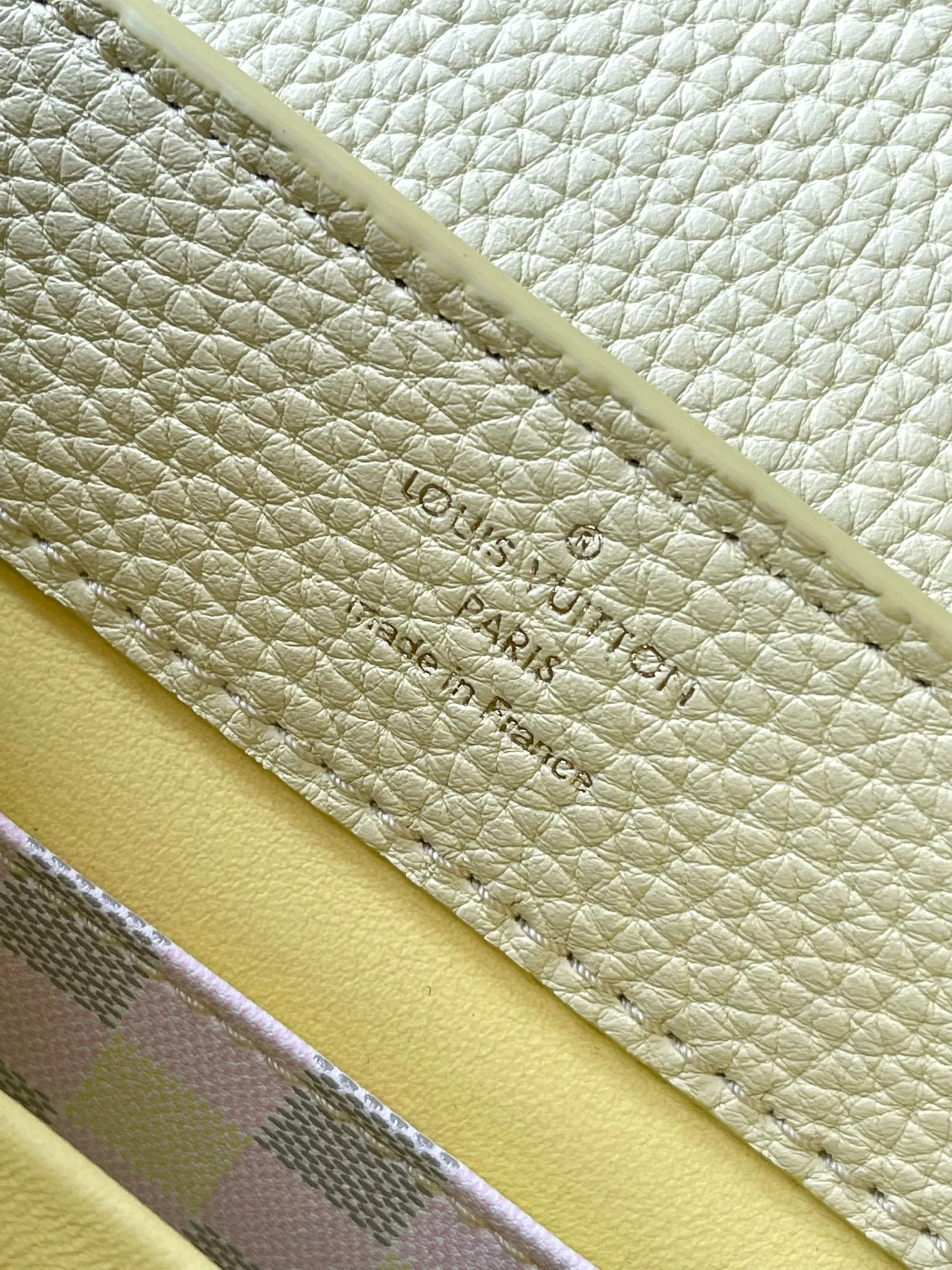 💰4400 [Special grade MB chip version original leather] CAPUCINES EAST WEST mini handbag This Capucines BB handbag Model: M24809 dynamic chip version Material: A-grade all-steel hardware, imported original fabric Packaging: full set of original duty-free MB packaging Size: 21*14*8CM
