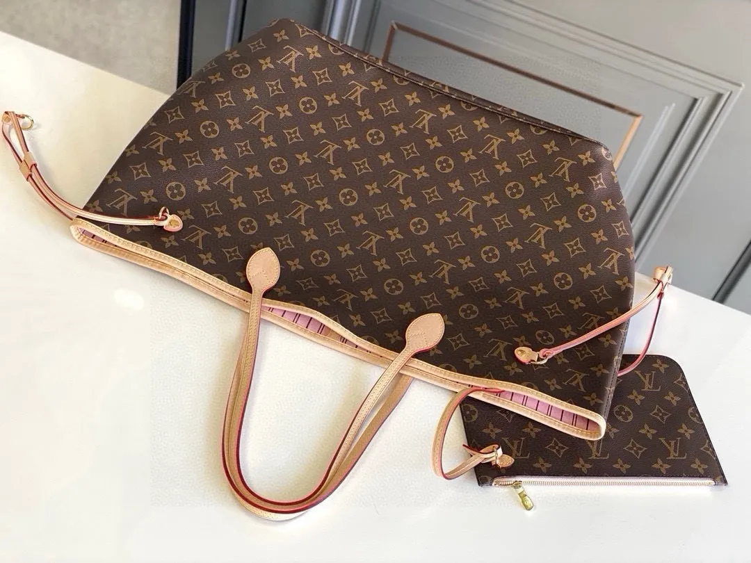💰800 (large steel nails) top original order M50367NEVERFULL large handbag Neverfull is a new interpretation of the classic handbag and explores the exquisite details inside the bag. Redesigned interior pockets feature fresh fabric linings and vintage details inspired by the Louis Vuitton archives, most notably the detachable zippered clutch, which can be used as a sophisticated clutch on its own or as an additional pocket. Bright lining tones add a more lively feel to Monogram's classic canvas. Detailed features 39 x 32 x 19 cm (Length x Height x Width) Redesigned interior pocket with details inspired by the Louis Vuitton archives Pockets lined with linen fabric Removable zippered clutch with tonal interior pocket Natural cowhide leather trim Shiny gold-tone hardware Handles: double handles
