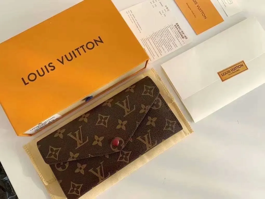 The P110Josephine Wallet is inspired by Louis Vuitton's first wallet. It is made of soft Monogram canvas and lined with brightly colored lining, giving the brand's classic design a unique and stylish beauty. The long, flat shape makes it easy to slip into any pocket or handbag. Model: M60708 Size: 19/10.
