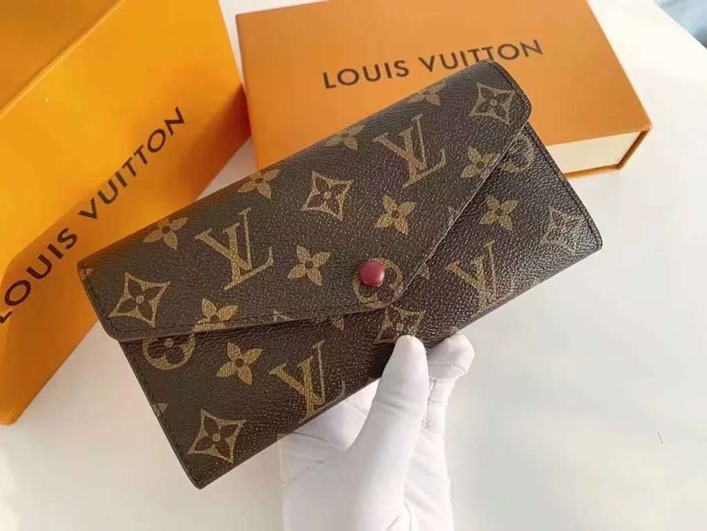 The P110Josephine Wallet is inspired by Louis Vuitton's first wallet. It is made of soft Monogram canvas and lined with brightly colored lining, giving the brand's classic design a unique and stylish beauty. The long, flat shape makes it easy to slip into any pocket or handbag. Model: M60708 Size: 19/10.